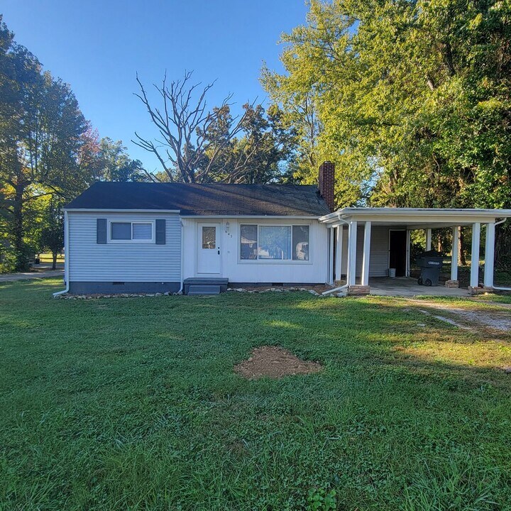 645 E Jere Whitson Rd in Cookeville, TN - Building Photo