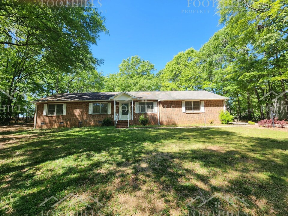 305 Webb Rd in Anderson, SC - Building Photo
