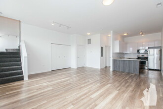 2700 W North Ave in Chicago, IL - Building Photo - Building Photo