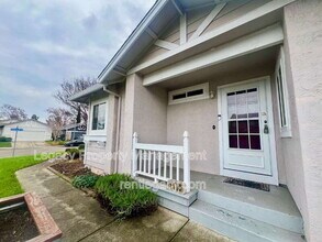 1180 Camellia Ln in Suisun City, CA - Building Photo - Building Photo