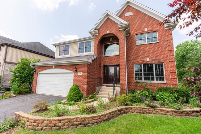 property at 28 W Summerset Ct