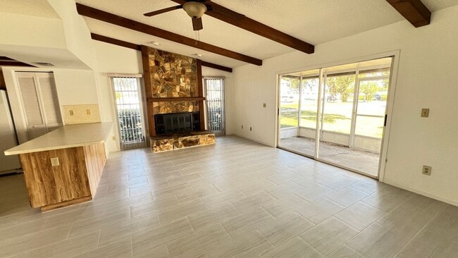 10548 86th Ave N in Seminole, FL - Foto de edificio - Building Photo