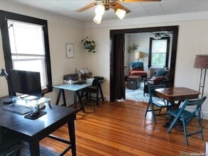 33 Irma Ave in Port Washington, NY - Building Photo - Building Photo
