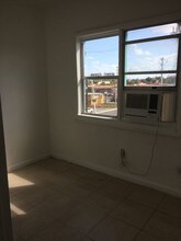 2300 W Flagler St-Unit -06 in Miami, FL - Building Photo - Building Photo