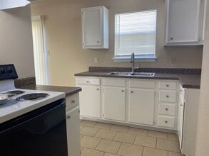 1045 Vly Frg Dr in Schertz, TX - Building Photo - Building Photo