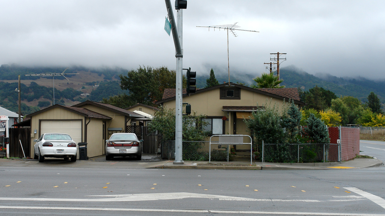 277 E Robles Ave in Santa Rosa, CA - Foto de edificio