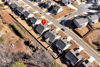 6968 Manchester Dr in Flowery Branch, GA - Foto de edificio - Building Photo