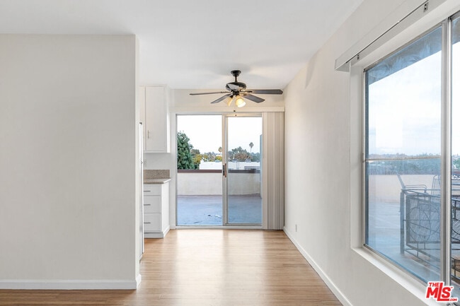 2637 S Centinela Ave in Santa Monica, CA - Foto de edificio - Building Photo