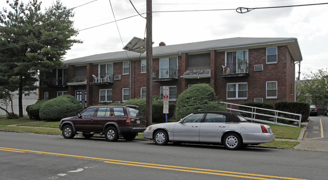 Heritage Garden Apartments in Hackensack, NJ - Building Photo - Building Photo