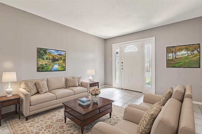 811 Redbird Dr, Unit 815 in Irving, TX - Foto de edificio - Building Photo