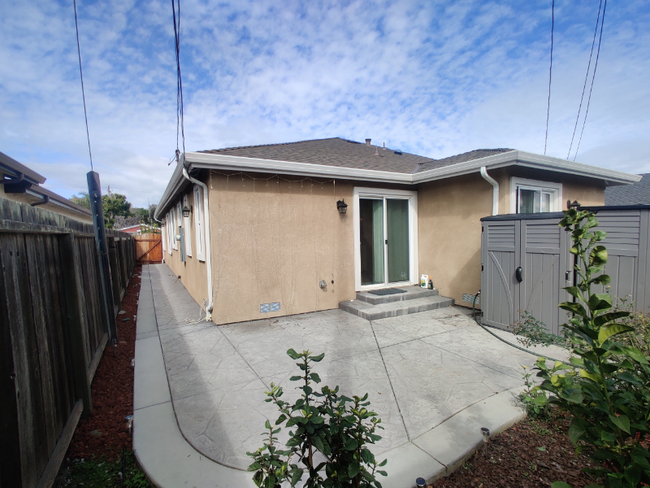 218 Bradford Dr in Sunnyvale, CA - Foto de edificio - Building Photo