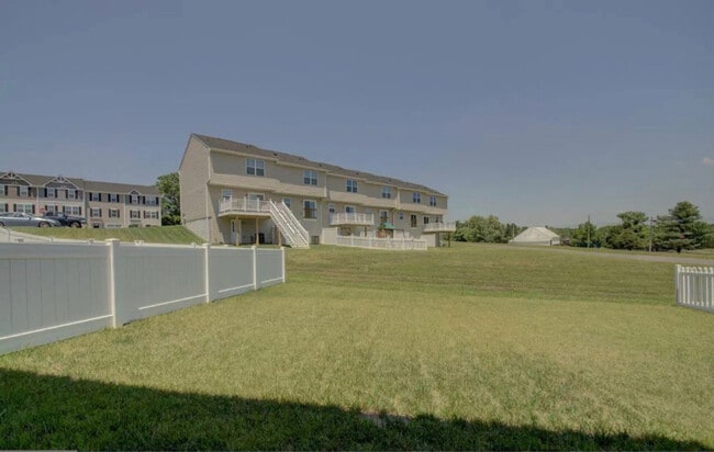 28 Sebago Pl in Martinsburg, WV - Building Photo - Building Photo