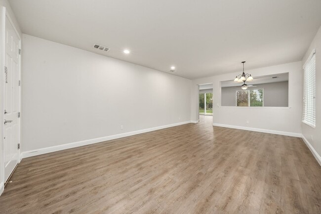 2120 Stansfield Dr in Roseville, CA - Building Photo - Building Photo