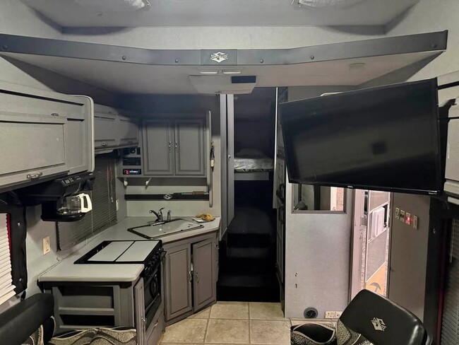 property at 806 S Tyler St