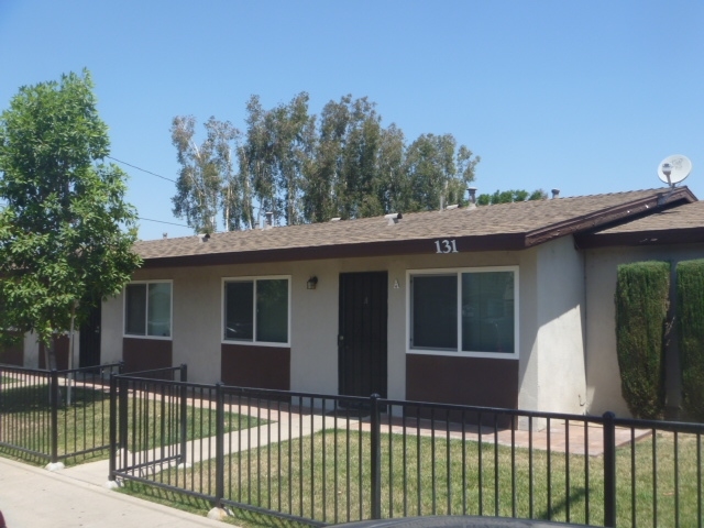 131 W Hoover Ave in Orange, CA - Building Photo