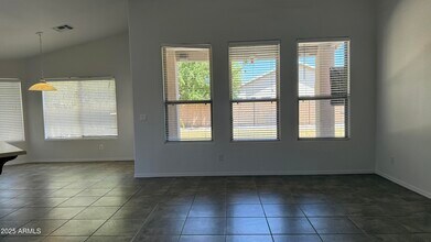 734 E Iris Dr in Gilbert, AZ - Building Photo - Building Photo