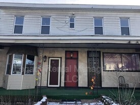 4-6 Broad St in Beaver Meadows, PA - Building Photo