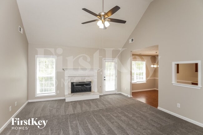 136 Four Oaks Dr in Powder Springs, GA - Foto de edificio - Building Photo