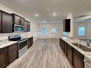 1102 Treeta Trail in Kyle, TX - Building Photo - Building Photo