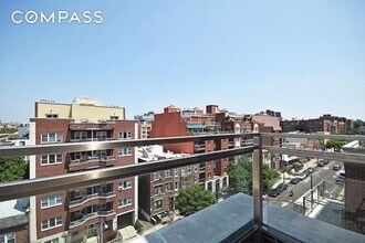 23-16 31st Ave in Queens, NY - Foto de edificio - Building Photo