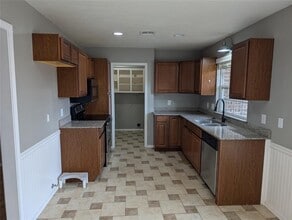 16904 Meadow Lake Cir in Newalla, OK - Building Photo - Building Photo