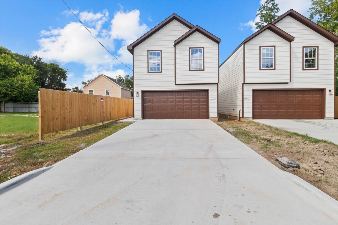 6721 Cohn St in Houston, TX - Building Photo