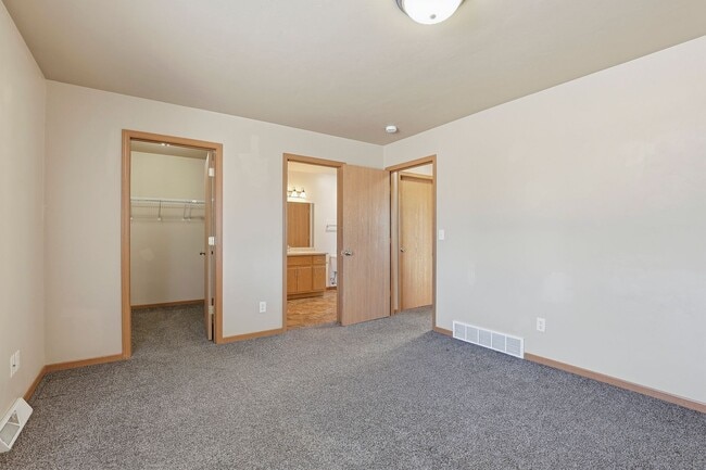 912 Hartzheim Dr in Appleton, WI - Building Photo - Building Photo