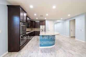 3943 E Ficus Way in Gilbert, AZ - Building Photo - Building Photo