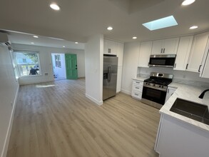 8343 Kittyhawk Ave, Unit 8343 in Los Angeles, CA - Building Photo - Building Photo