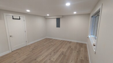 22039 16th Ave S, Unit B in Des Moines, WA - Building Photo - Building Photo