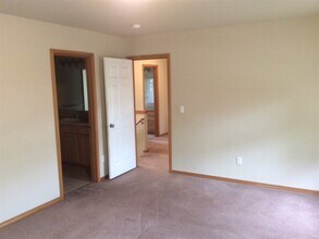 668 SE Jack Ave in McMinnville, OR - Building Photo - Building Photo