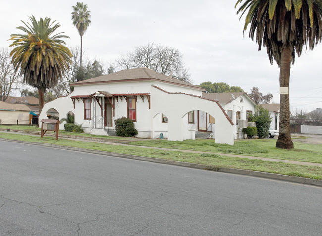 134 N G St in Tulare, CA - Building Photo - Building Photo