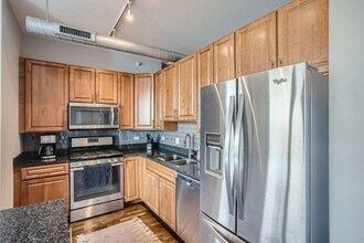 1200 W Monroe St, Unit 812 in Chicago, IL - Building Photo - Building Photo