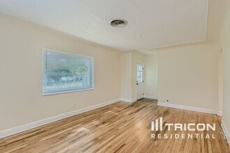 2311 35th Ave N in St. Petersburg, FL - Building Photo - Building Photo