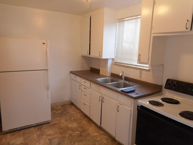 4217 S Acoma St in Englewood, CO - Building Photo - Building Photo