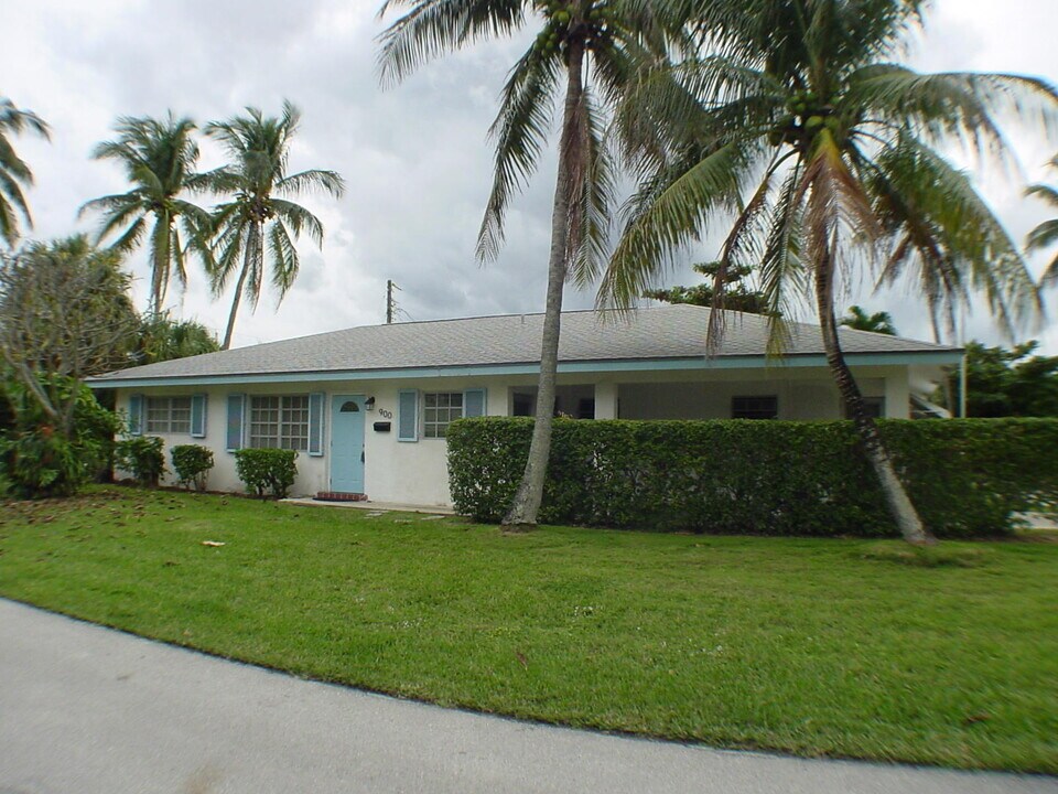 900 NE 6th St in Boca Raton, FL - Building Photo