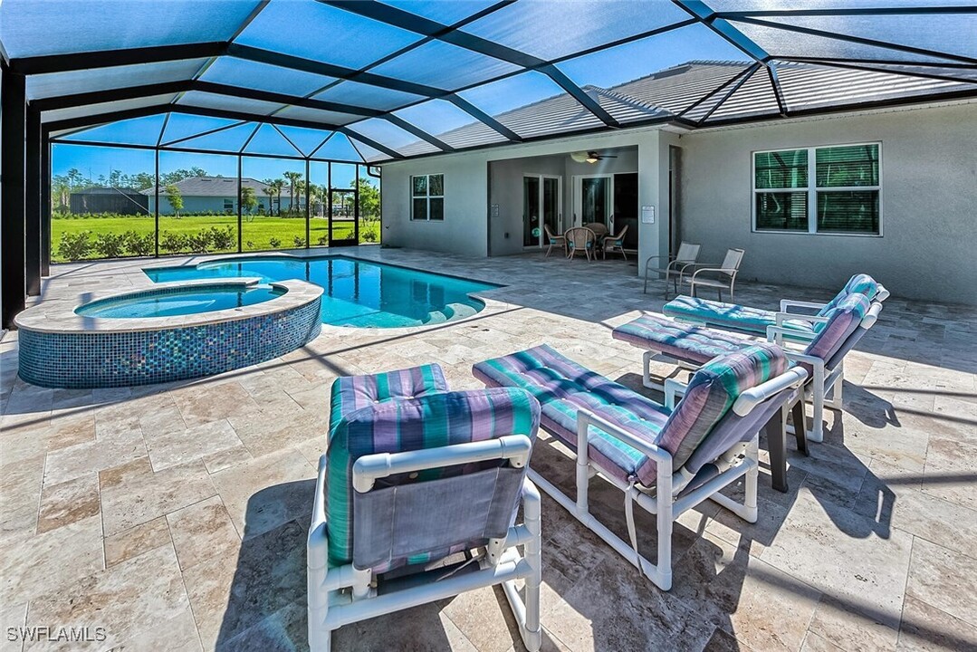 14607 Blue Bay Cir in Miromar Lakes, FL - Foto de edificio