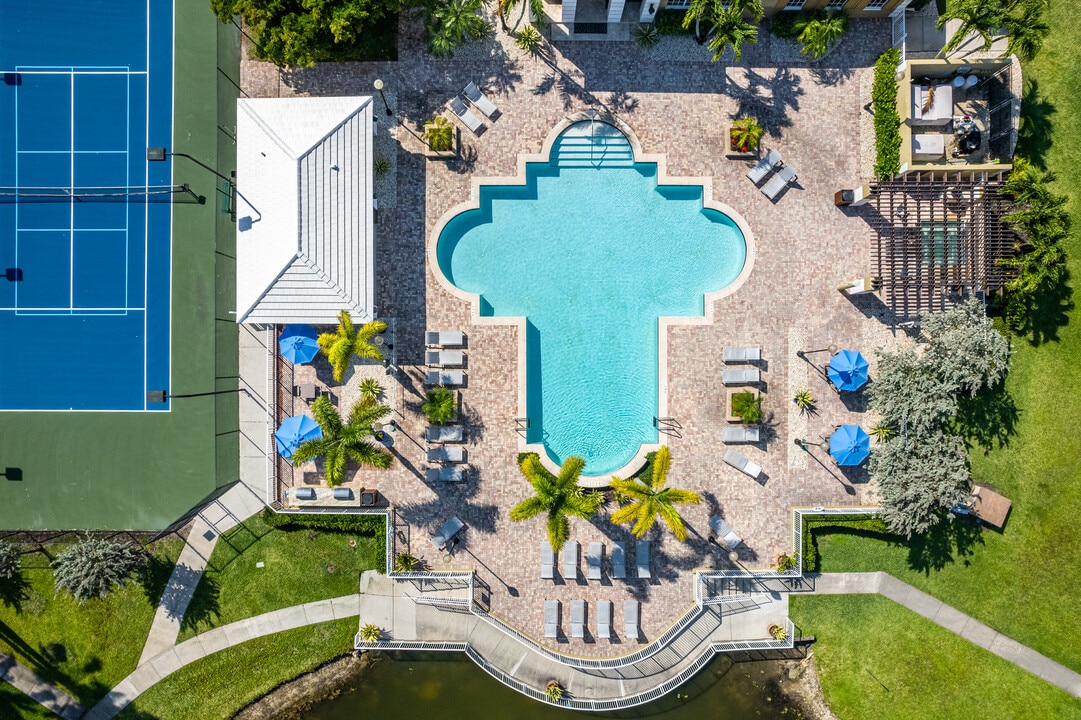Promenade at Reflection Lakes in Ft. Myers, FL - Foto de edificio