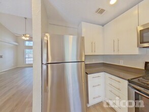 837 Globe Ave in Blue Mound, TX - Foto de edificio - Building Photo