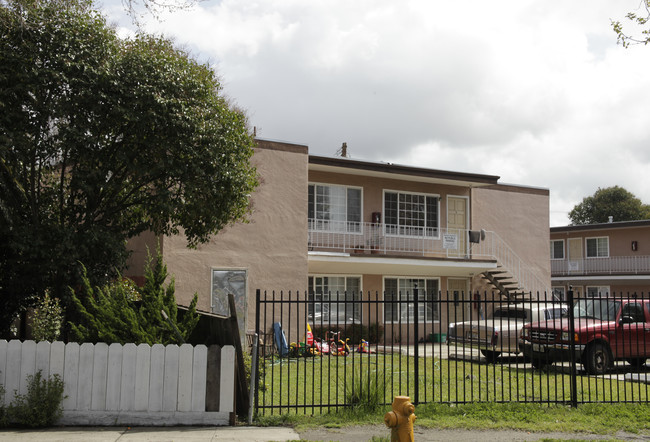 The Pines in Hayward, CA - Foto de edificio - Building Photo