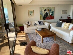 4267 Marina City Dr in Marina Del Rey, CA - Foto de edificio - Building Photo