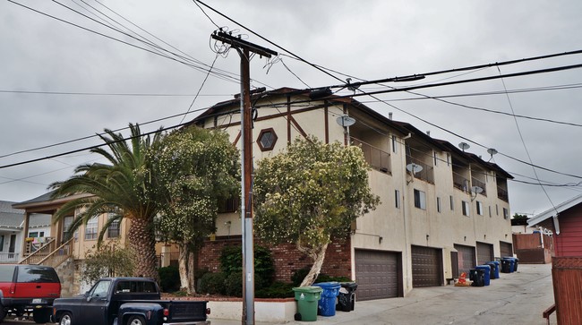 424 W Ofarrell St in San Pedro, CA - Foto de edificio - Building Photo