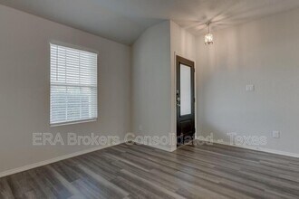 242 Holland Pk in Schertz, TX - Building Photo - Building Photo