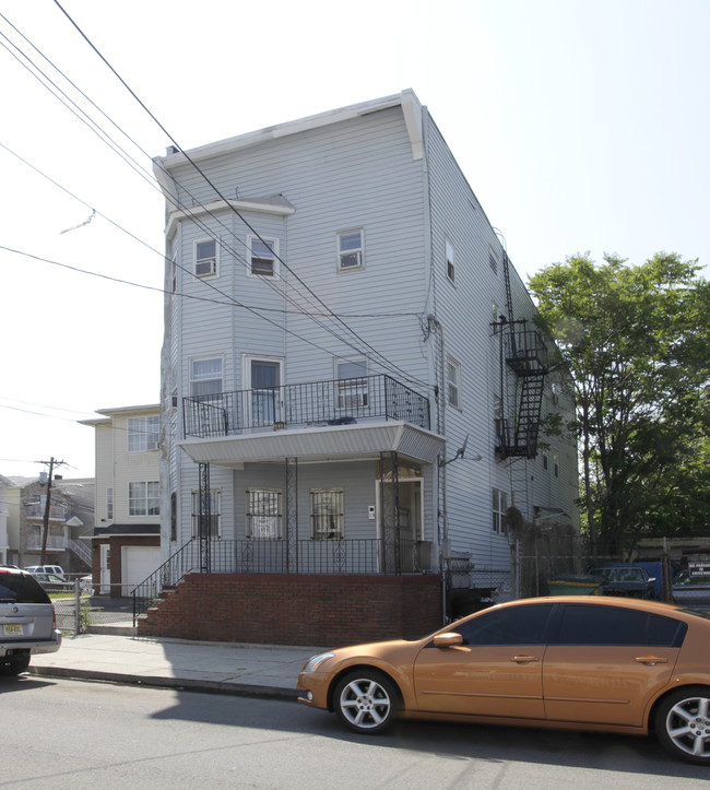 111 6th St in Elizabeth, NJ - Building Photo - Building Photo