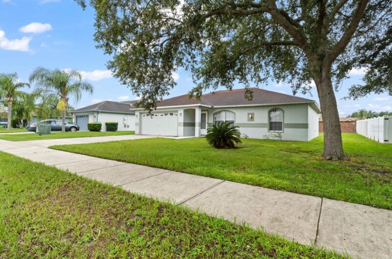4240 Settlers Ct in St. Cloud, FL - Building Photo