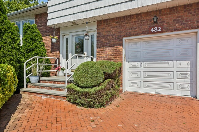 482 Harbor Dr in Cedarhurst, NY - Building Photo - Building Photo