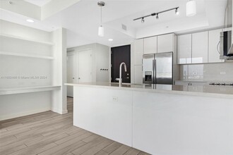 999 SW 1st Ave, Unit 1409 in Miami, FL - Building Photo - Building Photo