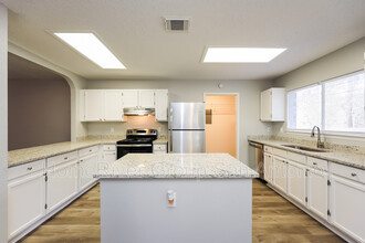 7885 Sandpiper Park in San Antonio, TX - Building Photo - Building Photo