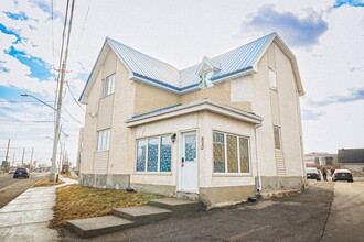 1126 Cyrville Rd in Ottawa, ON - Building Photo - Building Photo