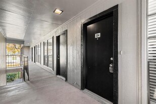 320 E 4th St in Arlington, TX - Building Photo